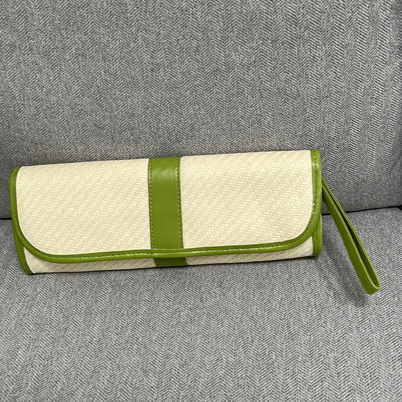 New Obagi straw clutch - Picture 2 of 7